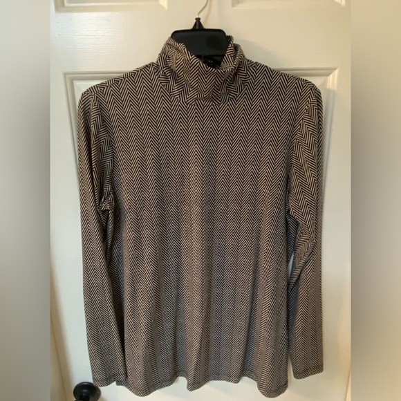 J McLaughlin lightweight knit turtleneck, size small - Picture 1 of 7